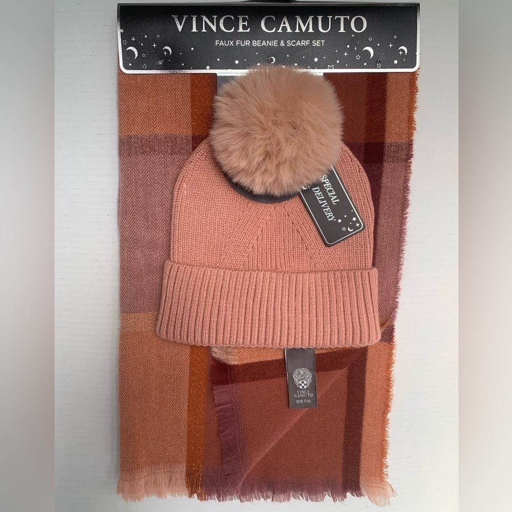 🆕 VINCE CAMUTO Hat & Scarf Set Faux Fur Pom Pom Beanie Plaid Herringbone Caramel
